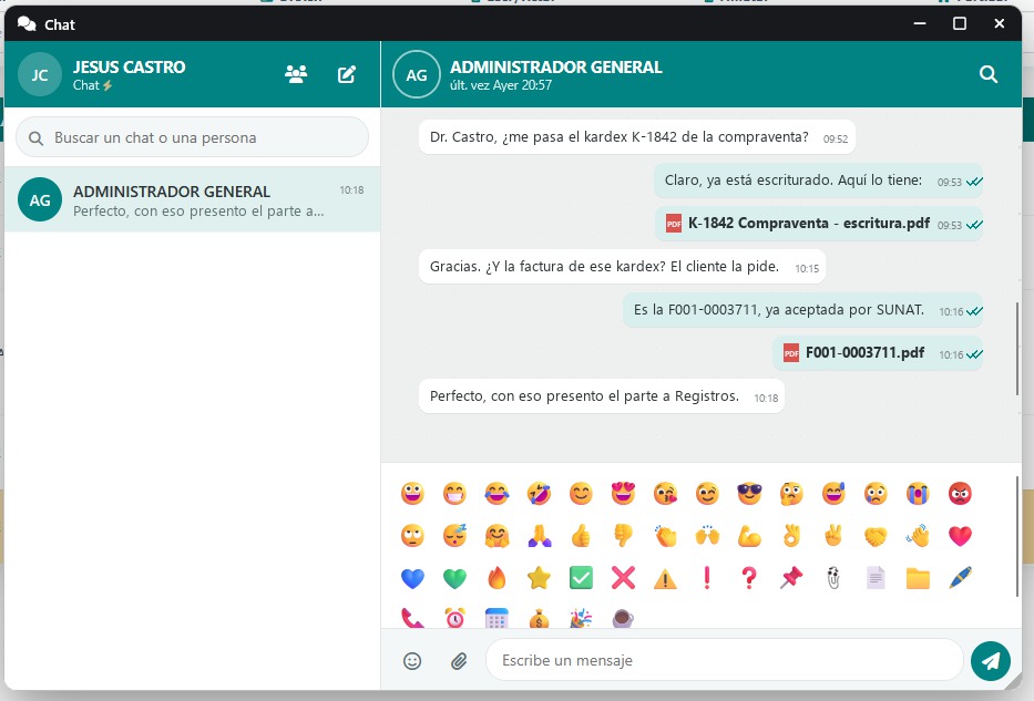 Chat interno · conversación con emojis, leído y en línea